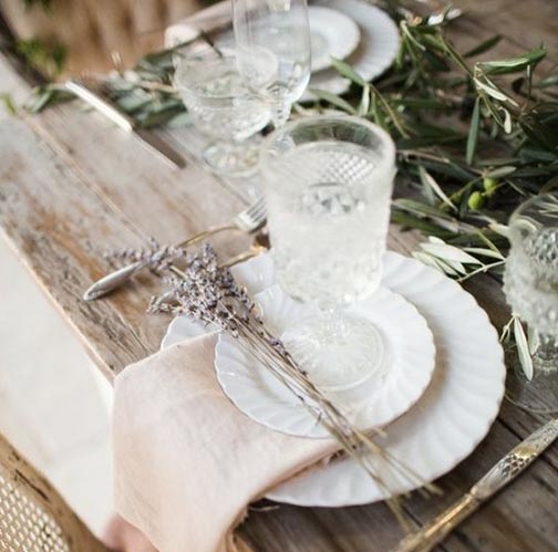 Mariage e Provence : décorations de tables et inspirations • Wedding in Provence : table decor • Les Bons Détails